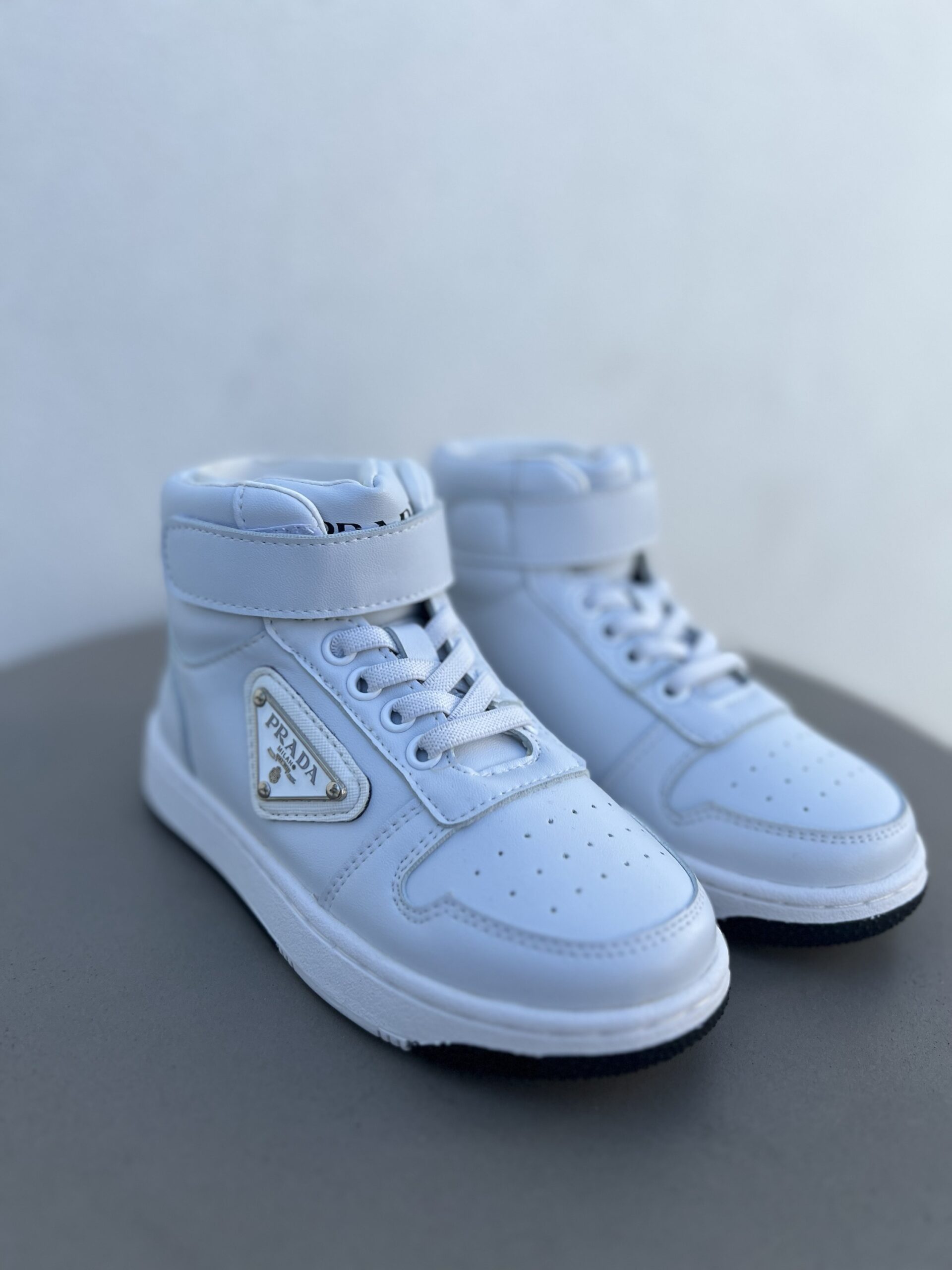 STRAP IN HIGH TOP