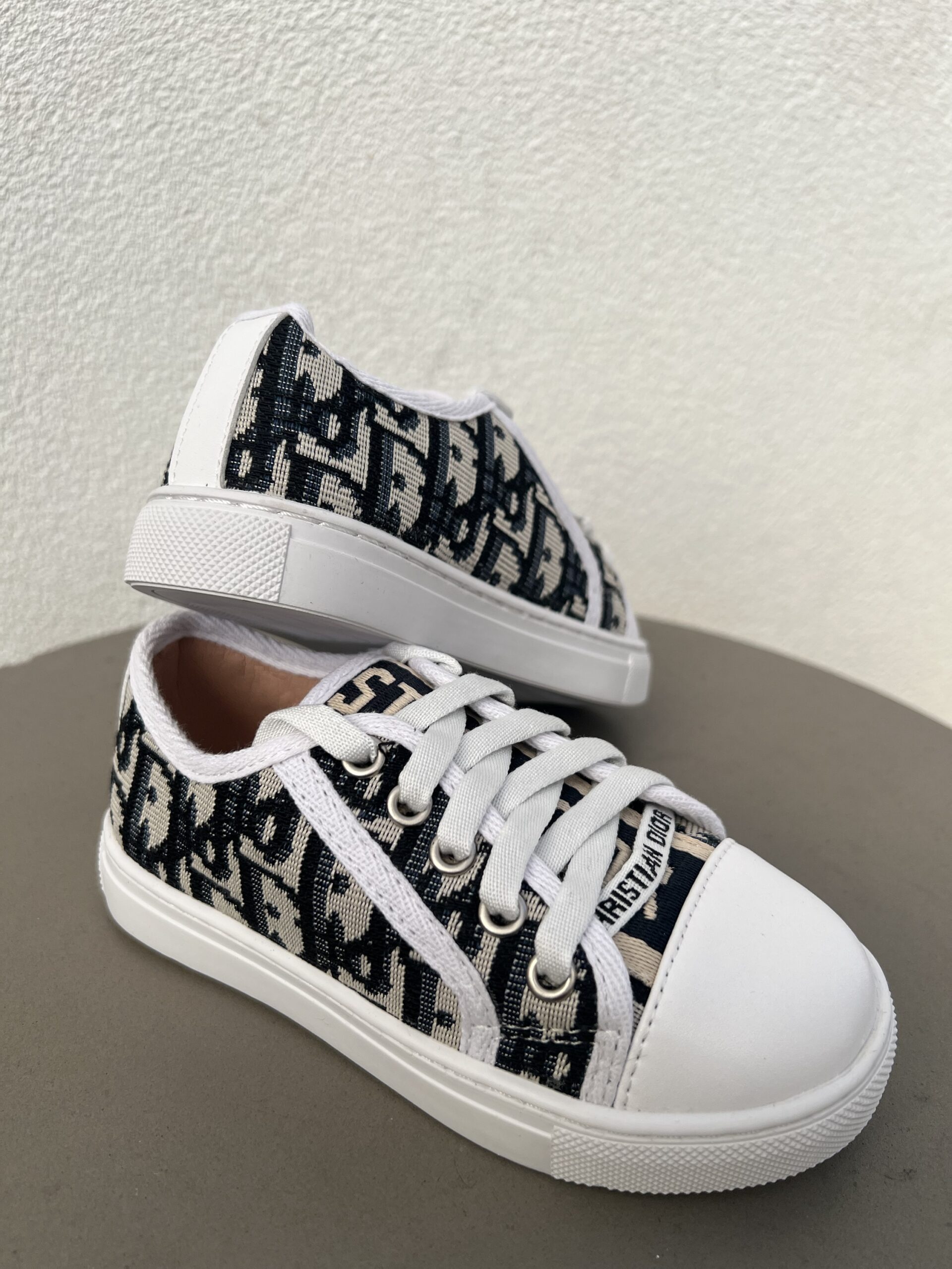 WALK ‘N ‘ SNEAKER - Image 3