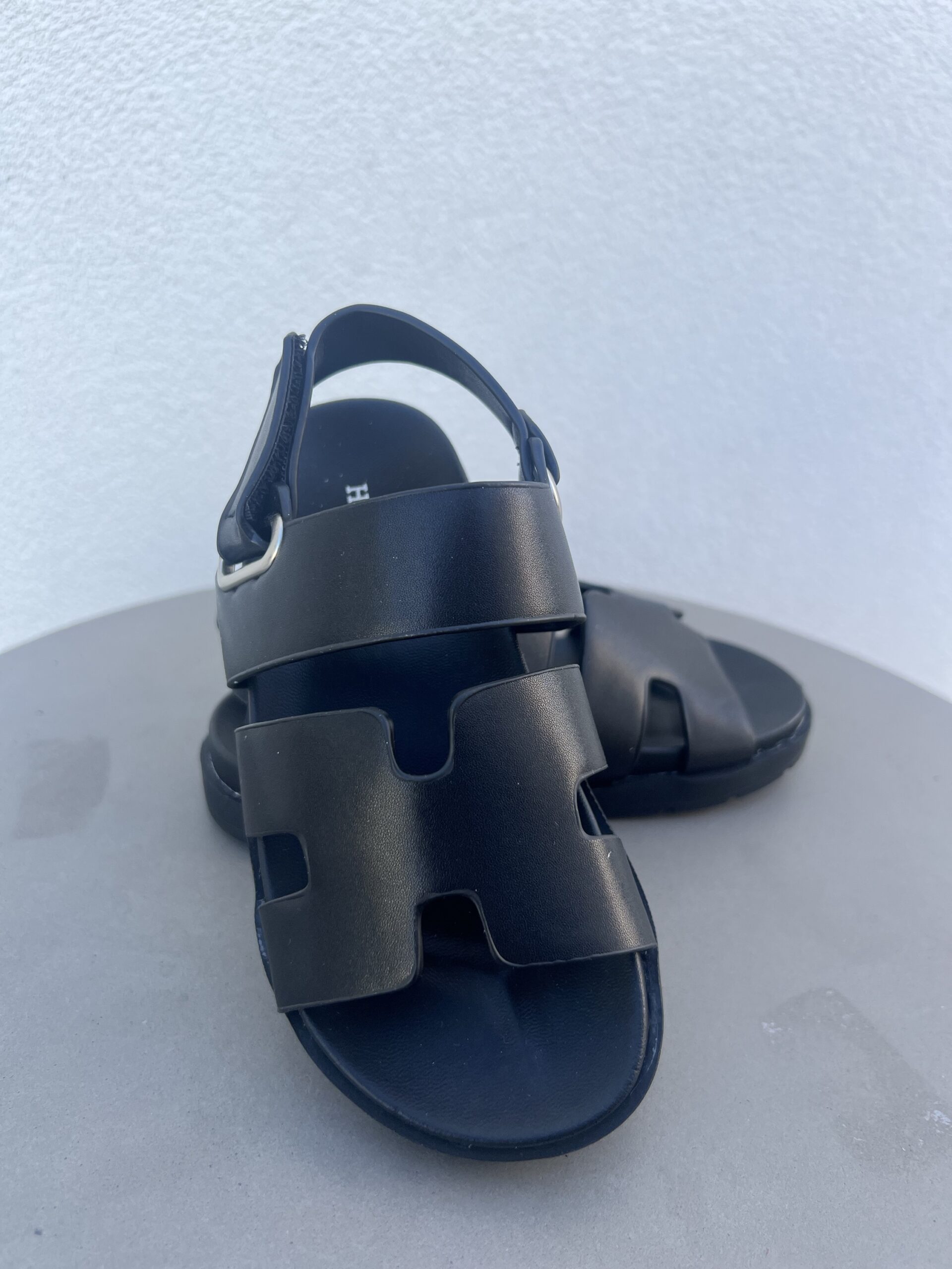 H SANDAL