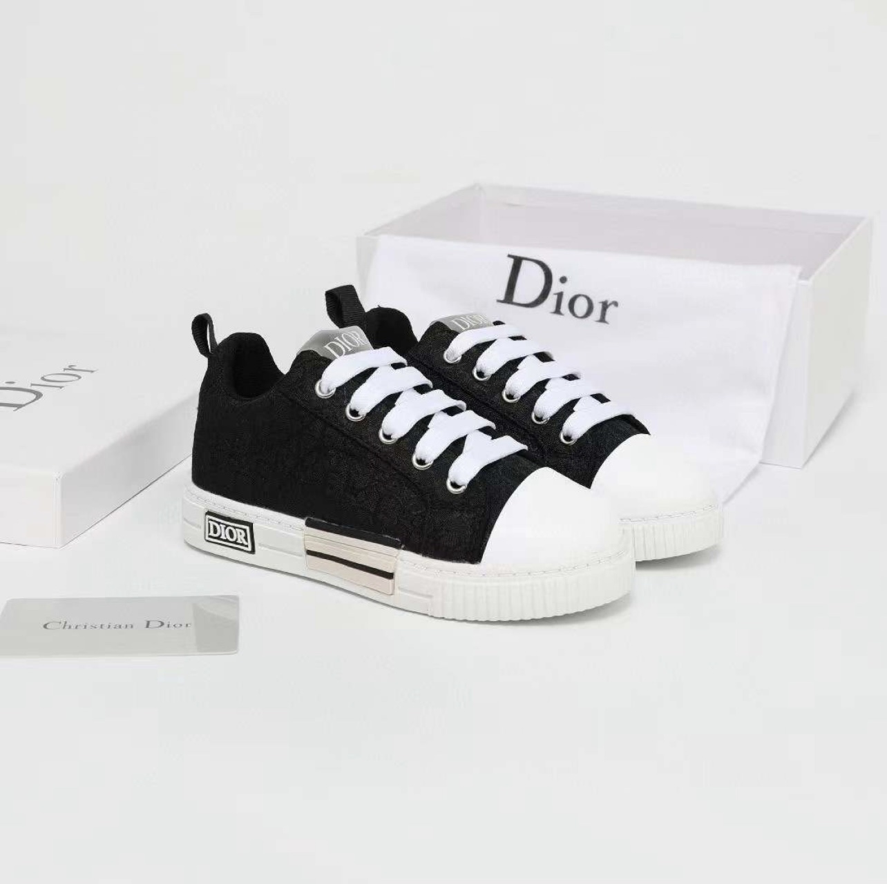 WALK AWAY SNEAKER
