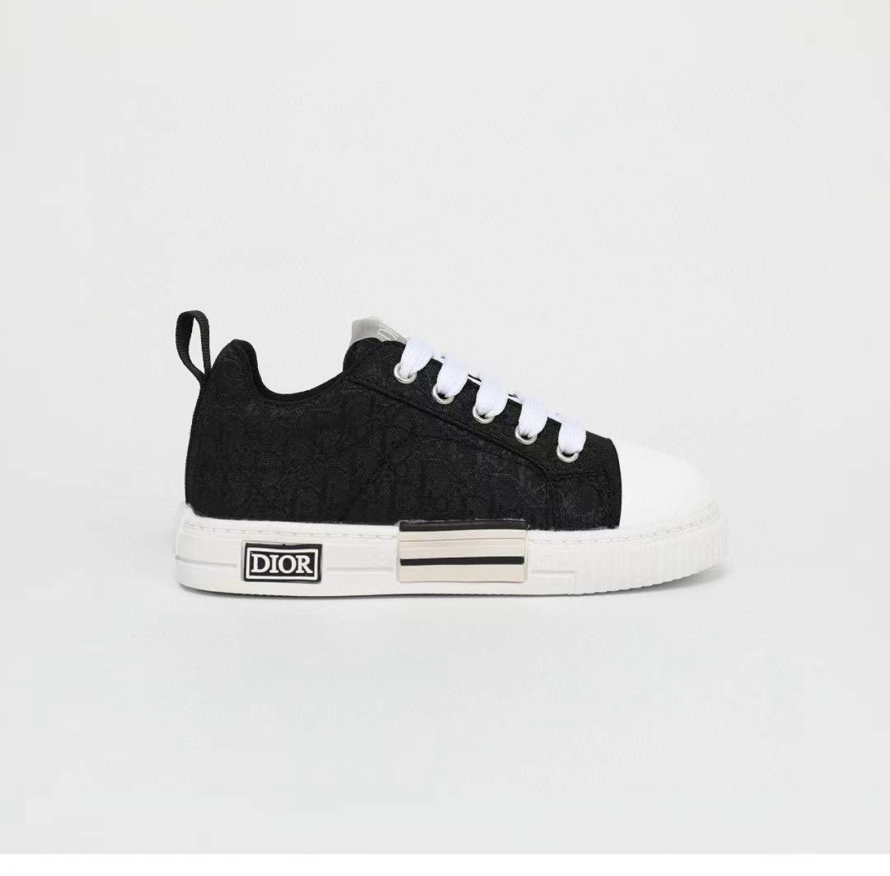 WALK AWAY SNEAKER