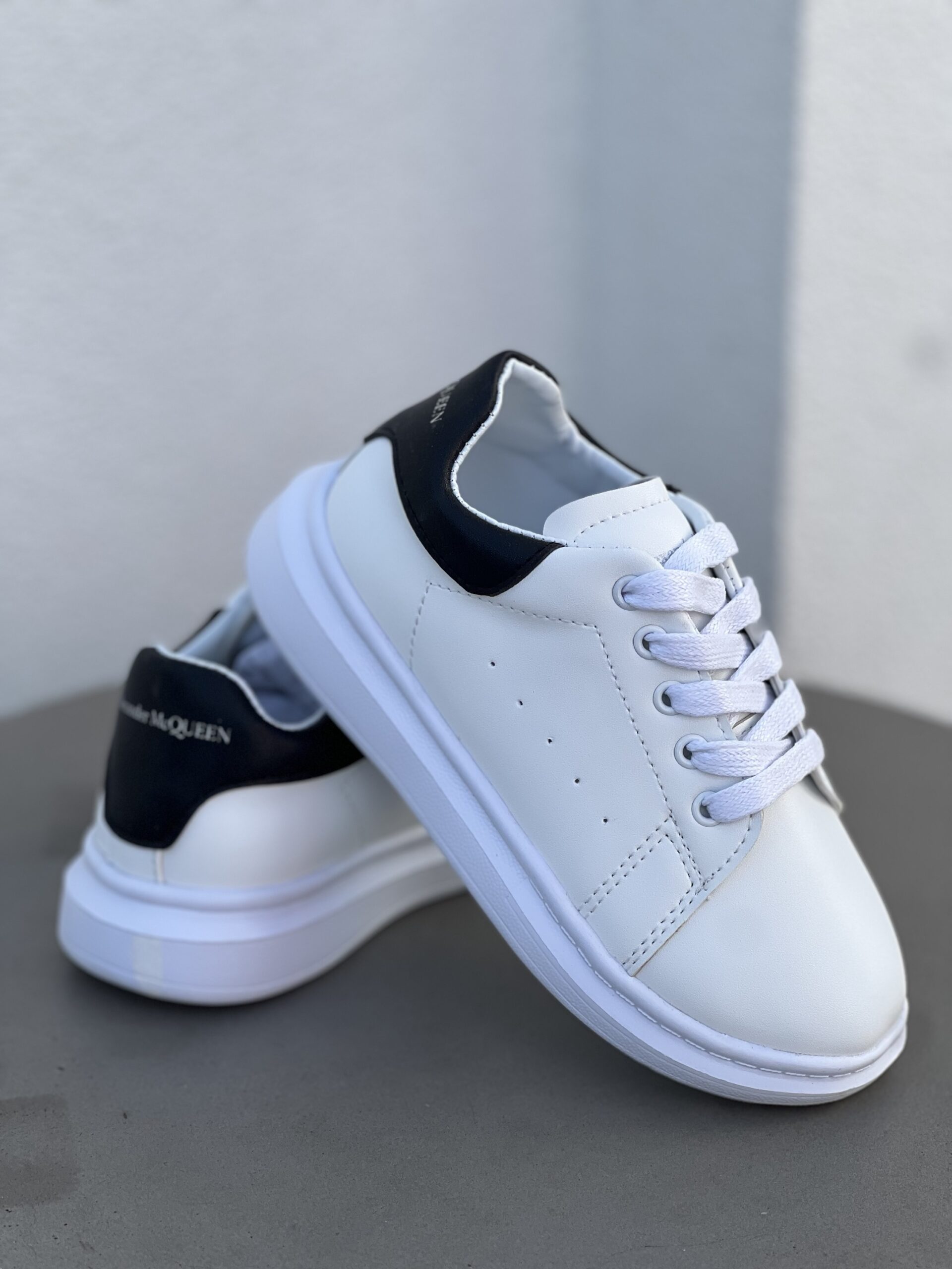 TWO TONE QUEEN SNEAKER