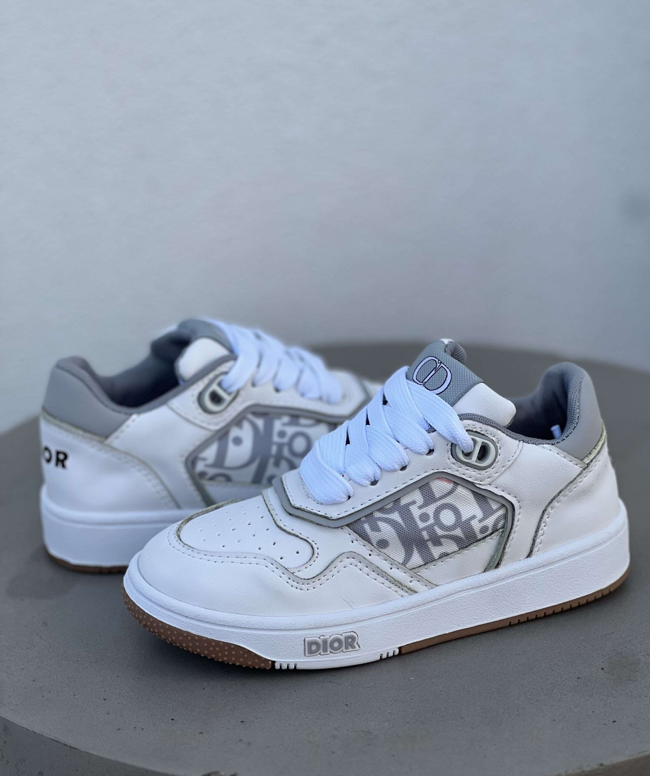 B-27 LOW TOP SNEAKER