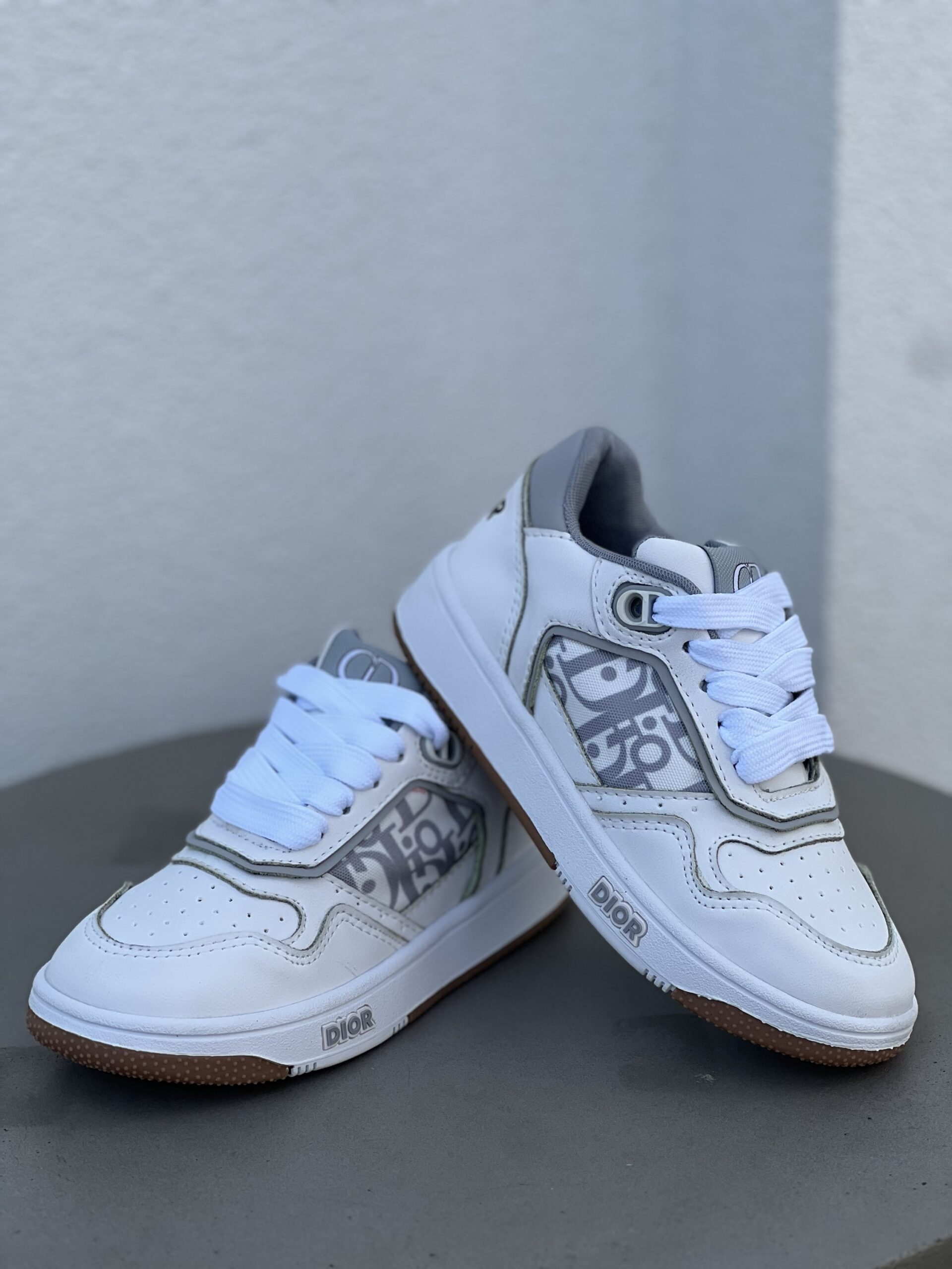 B-27 LOW TOP SNEAKER