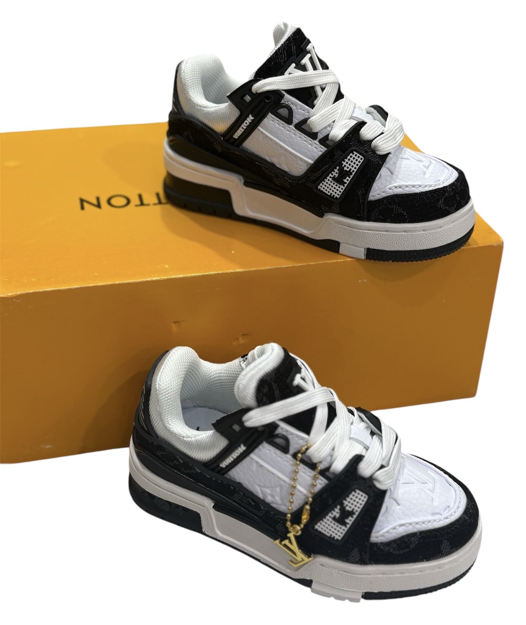 LV TRAINER SNEAKER