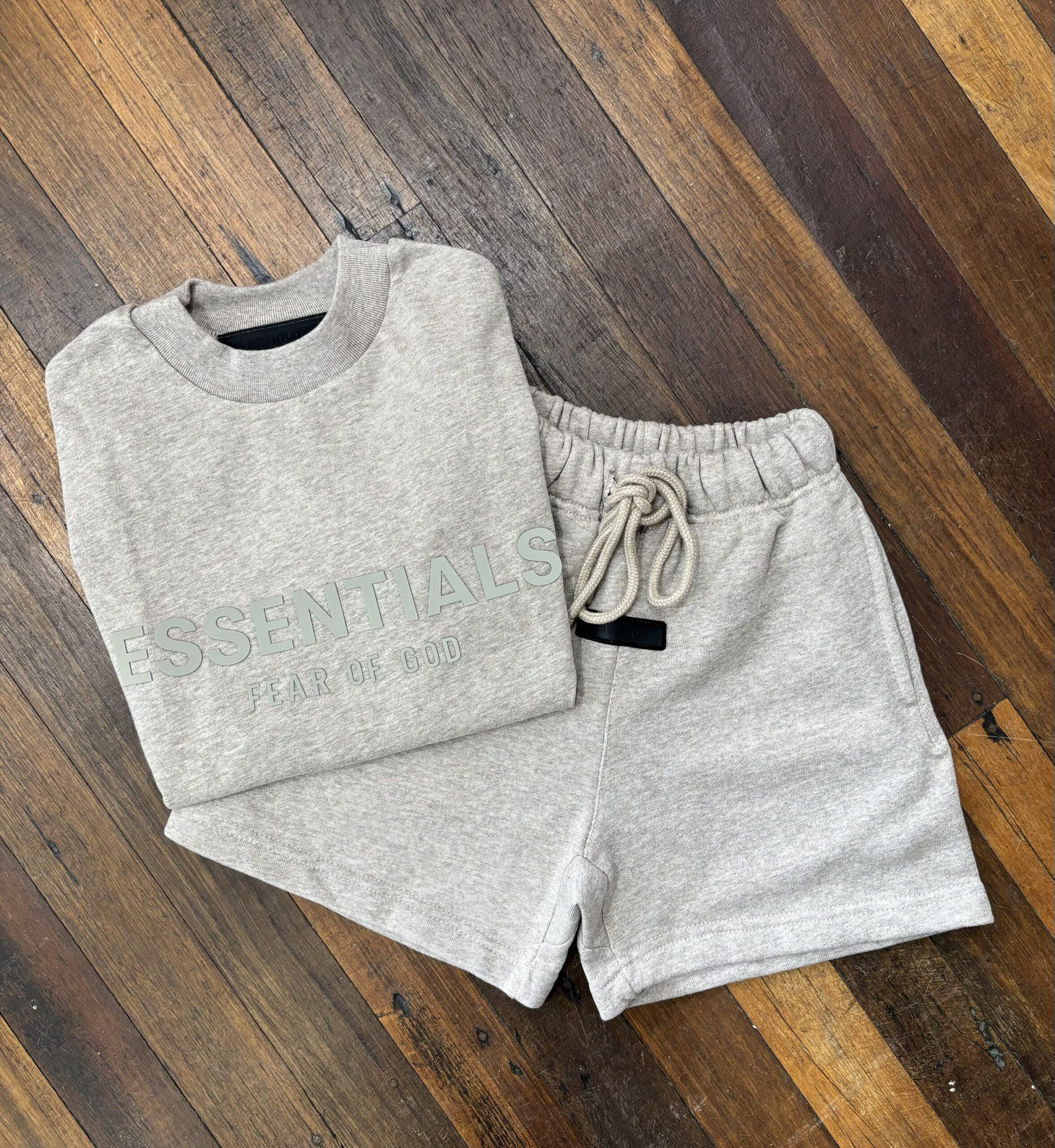 ESSENTIALS SHORTS & TEE SET SAND