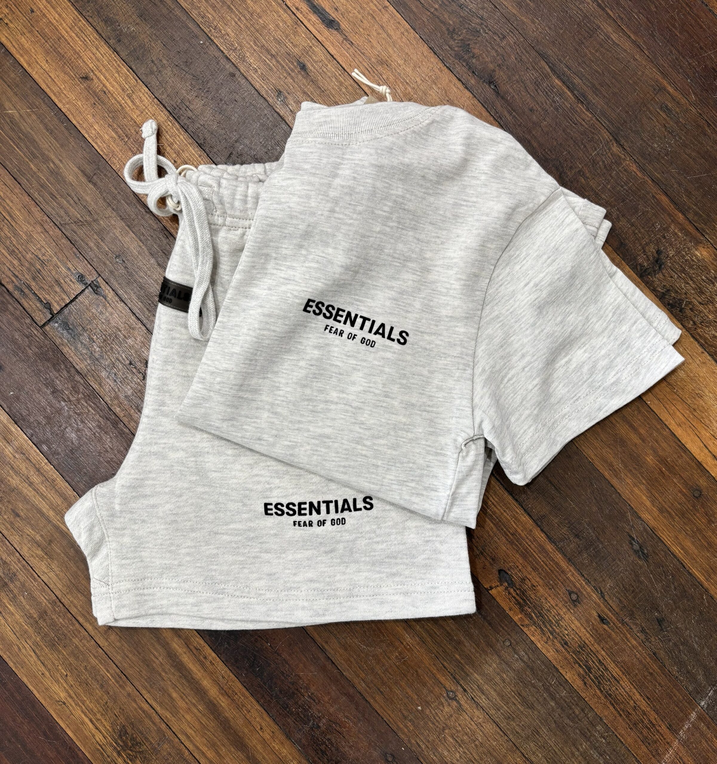 ESSENTIALS SHORTS & TEE SET GREY