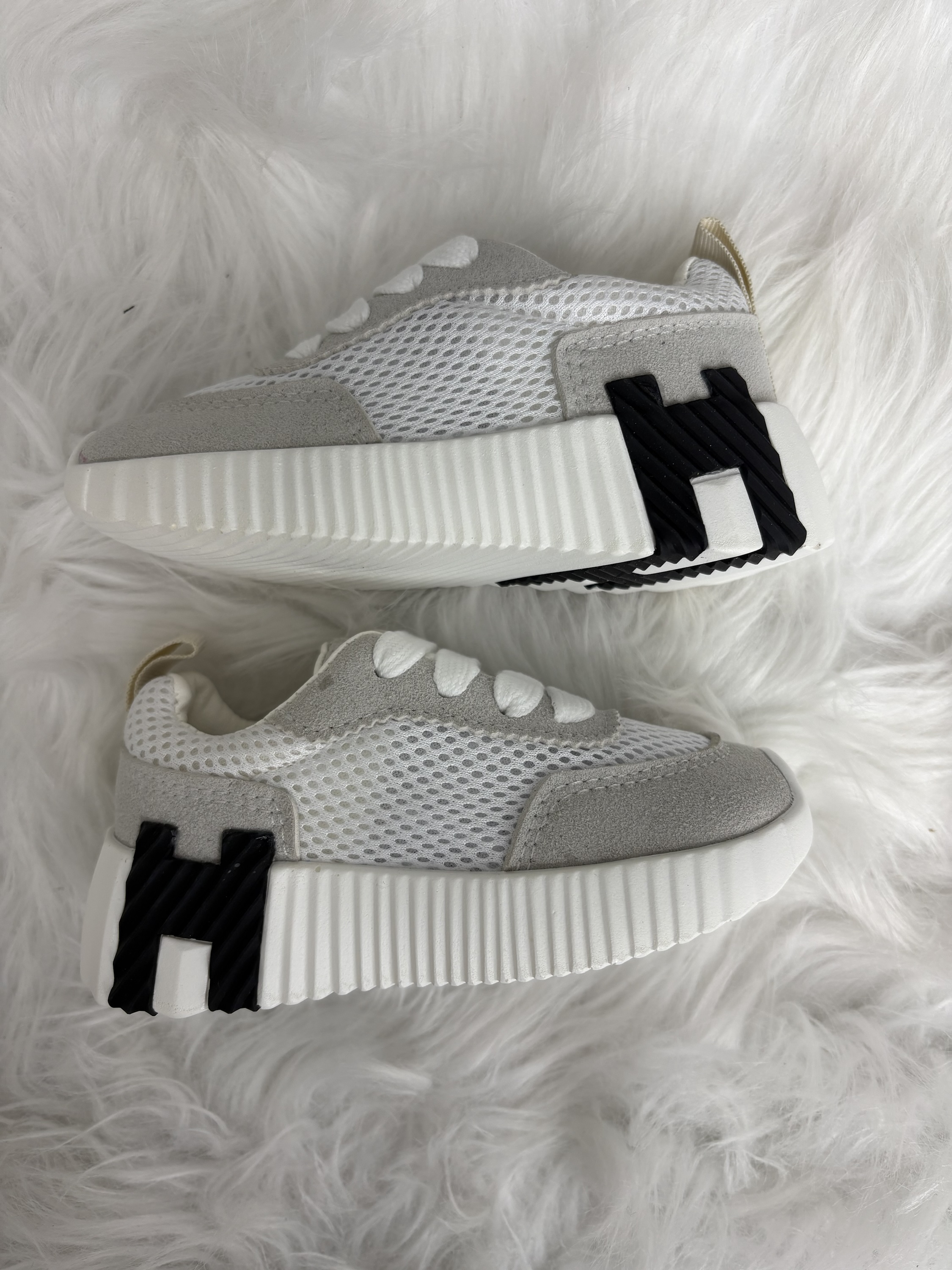 BOUNCING SNEAKER TODDLER WHITE & BLACK