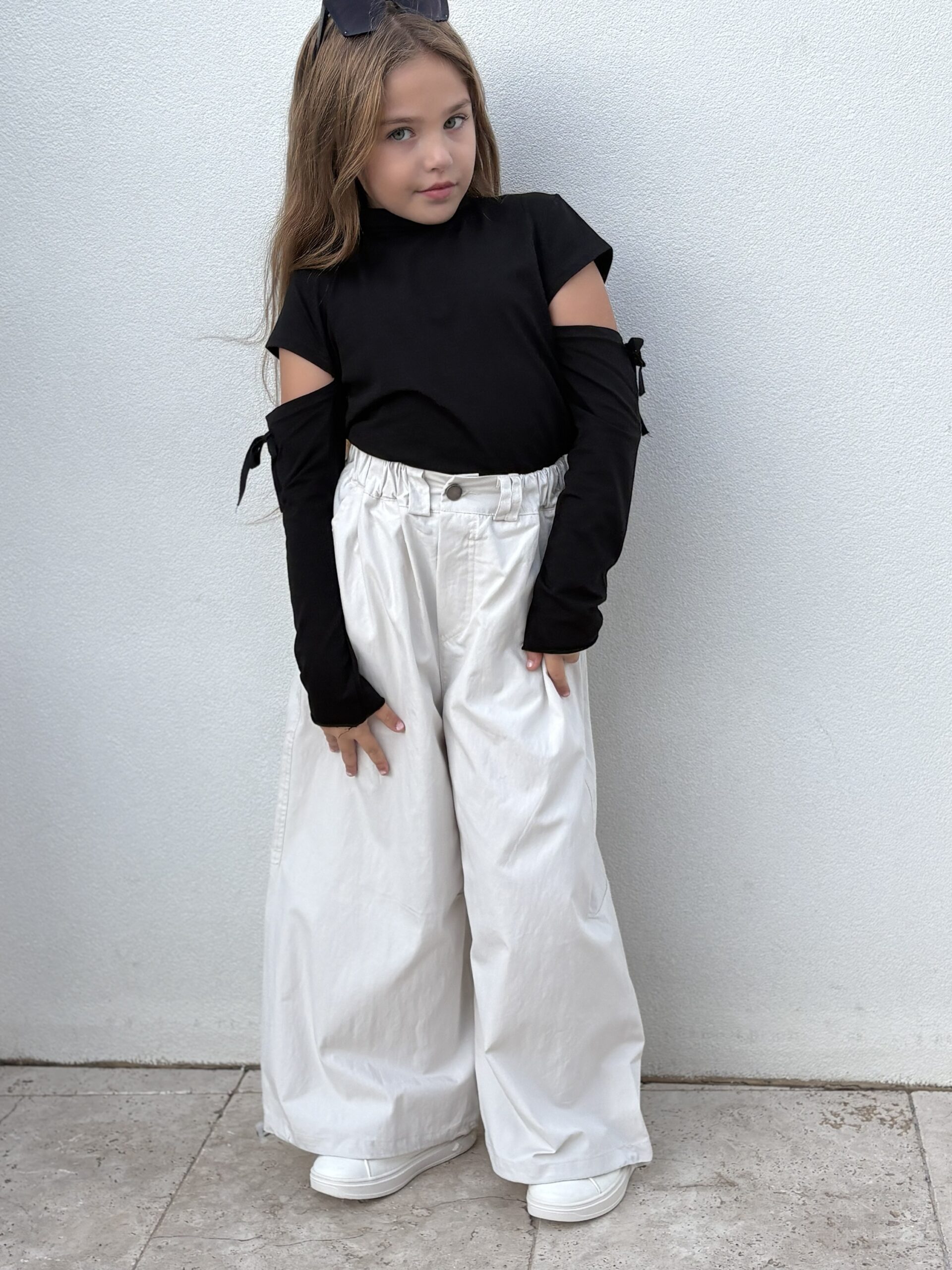 CUT OUT TOP