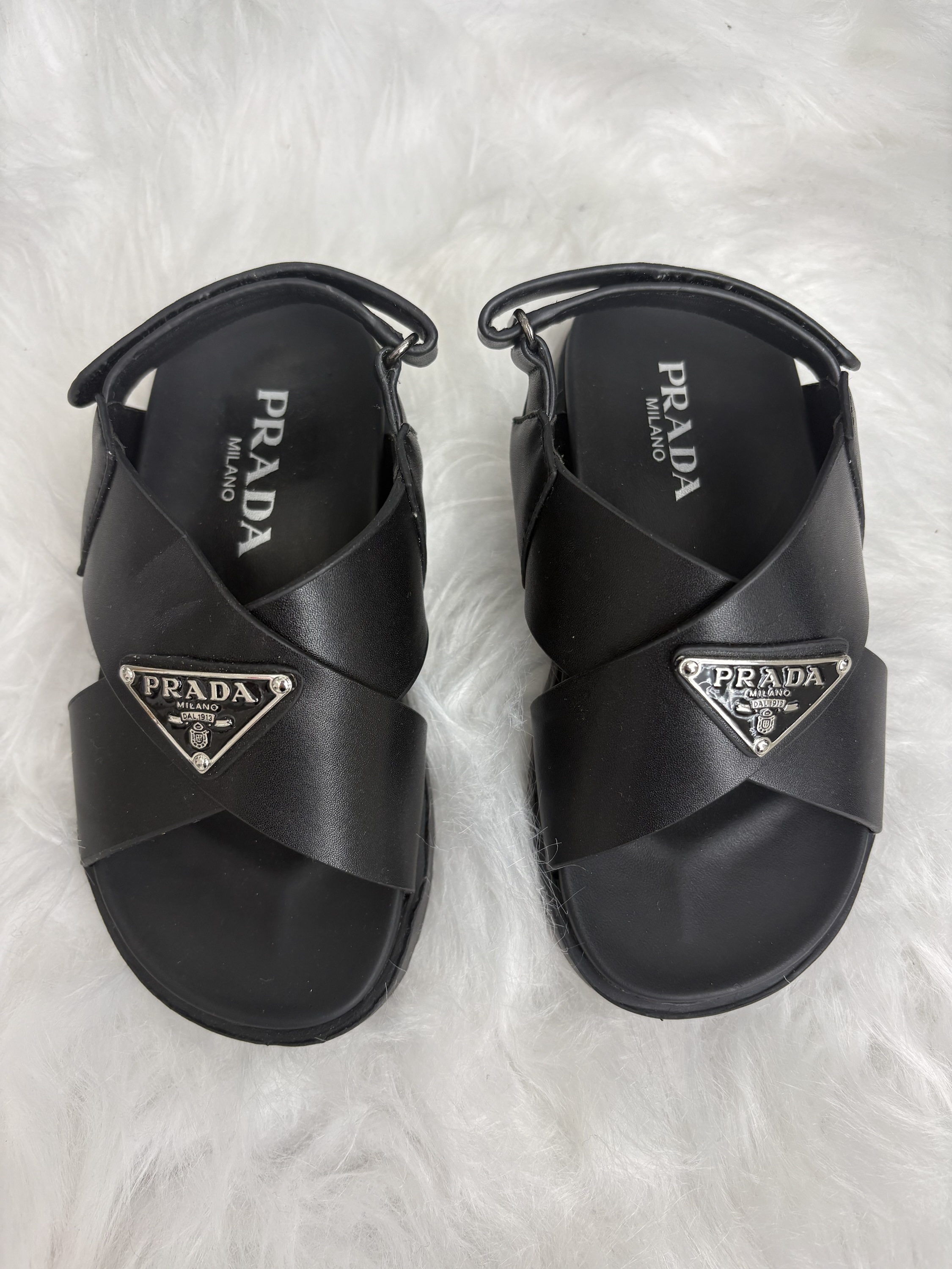 CROSSOVER SANDAL