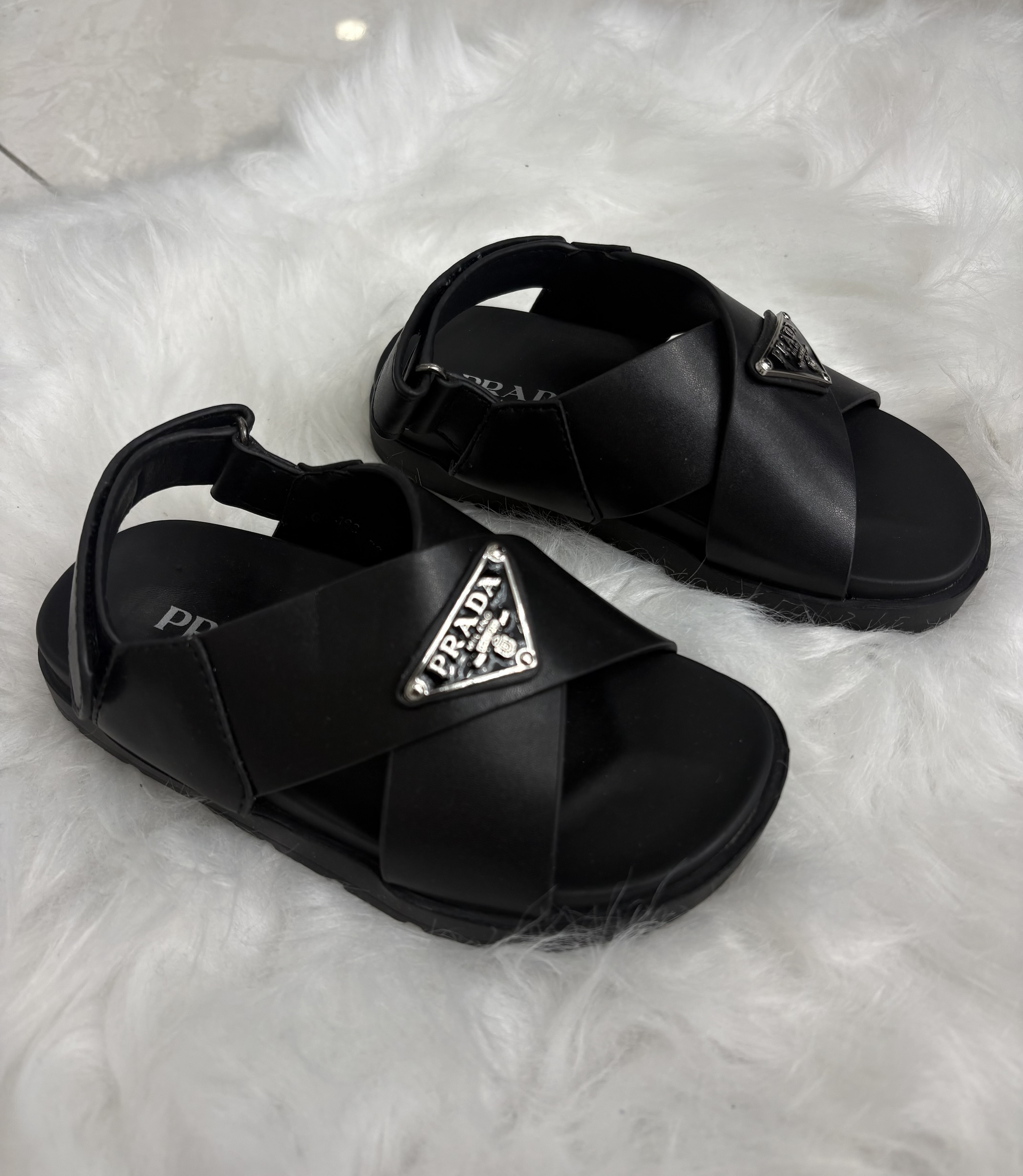 CROSSOVER SANDAL